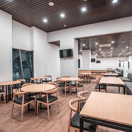 Super Oyo Townhouse 1 Hotel Salemba Джакарта Екстер'єр фото