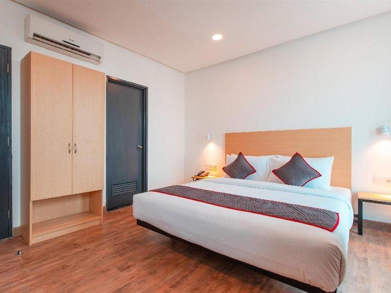 Super Oyo Townhouse 1 Hotel Salemba Джакарта Екстер'єр фото