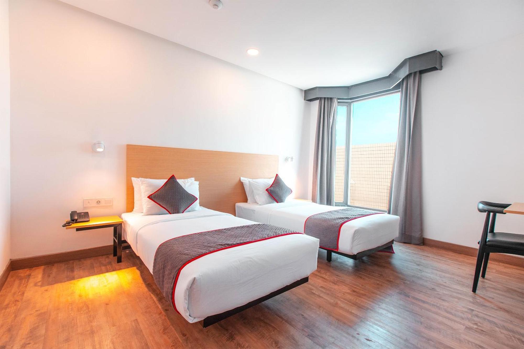 Super Oyo Townhouse 1 Hotel Salemba Джакарта Екстер'єр фото