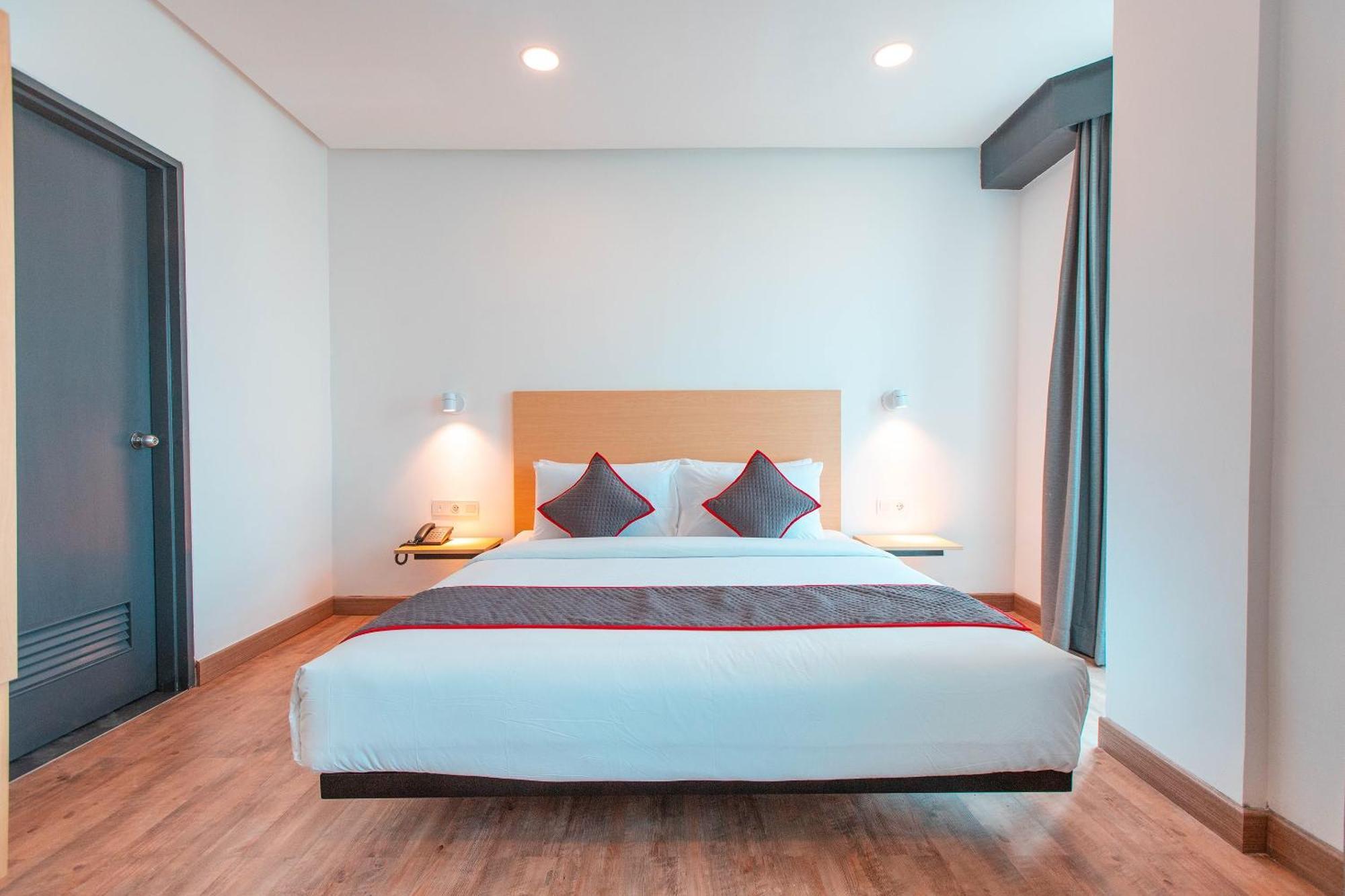 Super Oyo Townhouse 1 Hotel Salemba Джакарта Екстер'єр фото