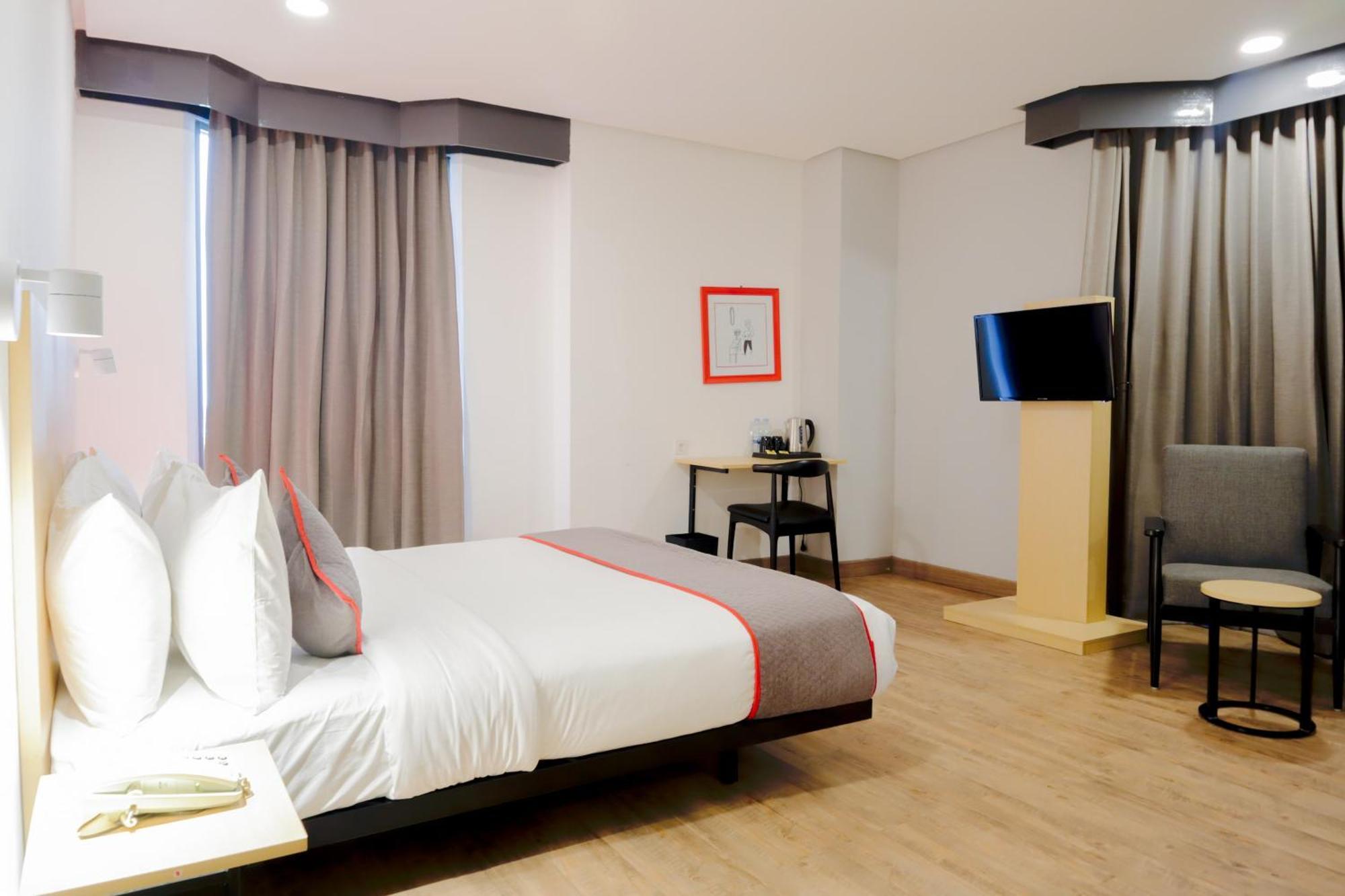 Super Oyo Townhouse 1 Hotel Salemba Джакарта Екстер'єр фото