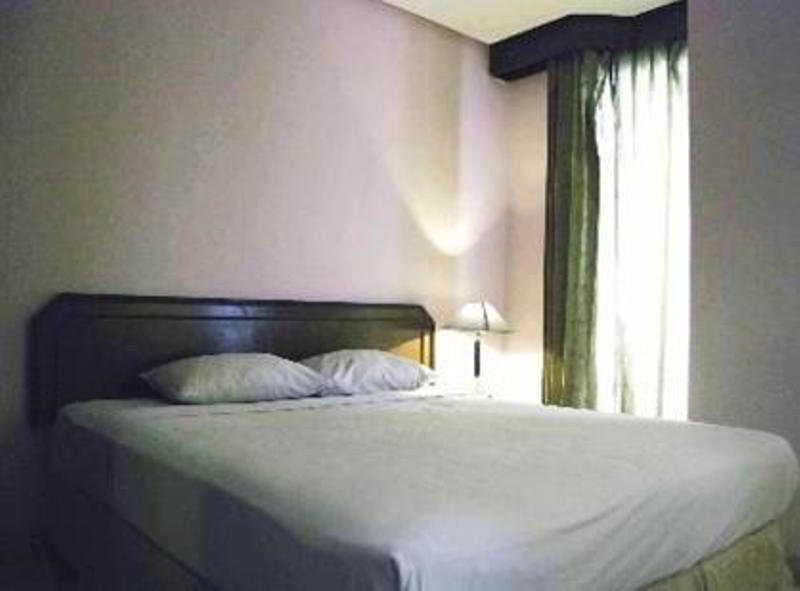 Super Oyo Townhouse 1 Hotel Salemba Джакарта Екстер'єр фото